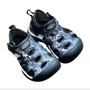 Keen Kids Sandals in Black and Gray